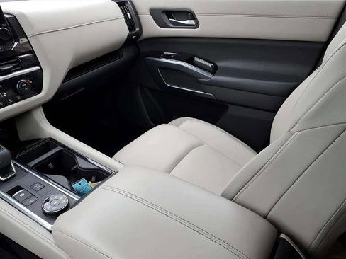 Certified 2023 Nissan Pathfinder SL w/ Lighting Package (N92) image 12