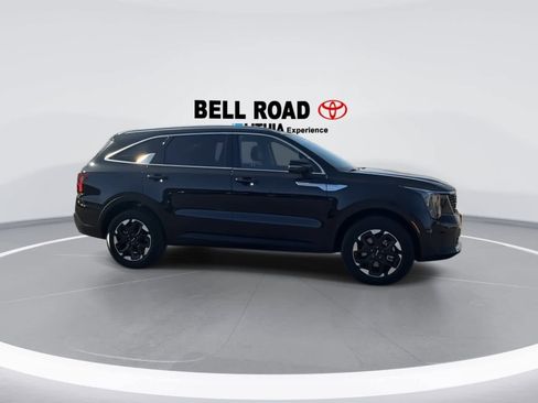 Used 2024 Kia Sorento S image 9