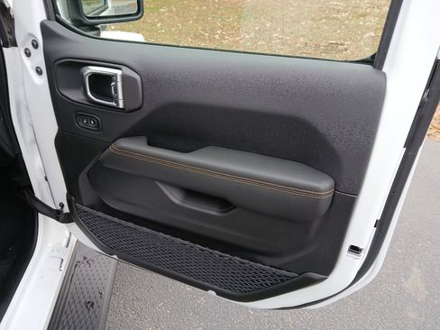 New 2025 Jeep Gladiator Sport image 30