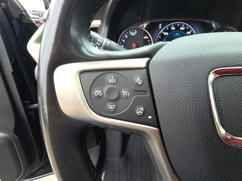 Used 2019 GMC Acadia Denali w/ Technology Package FWD image 18