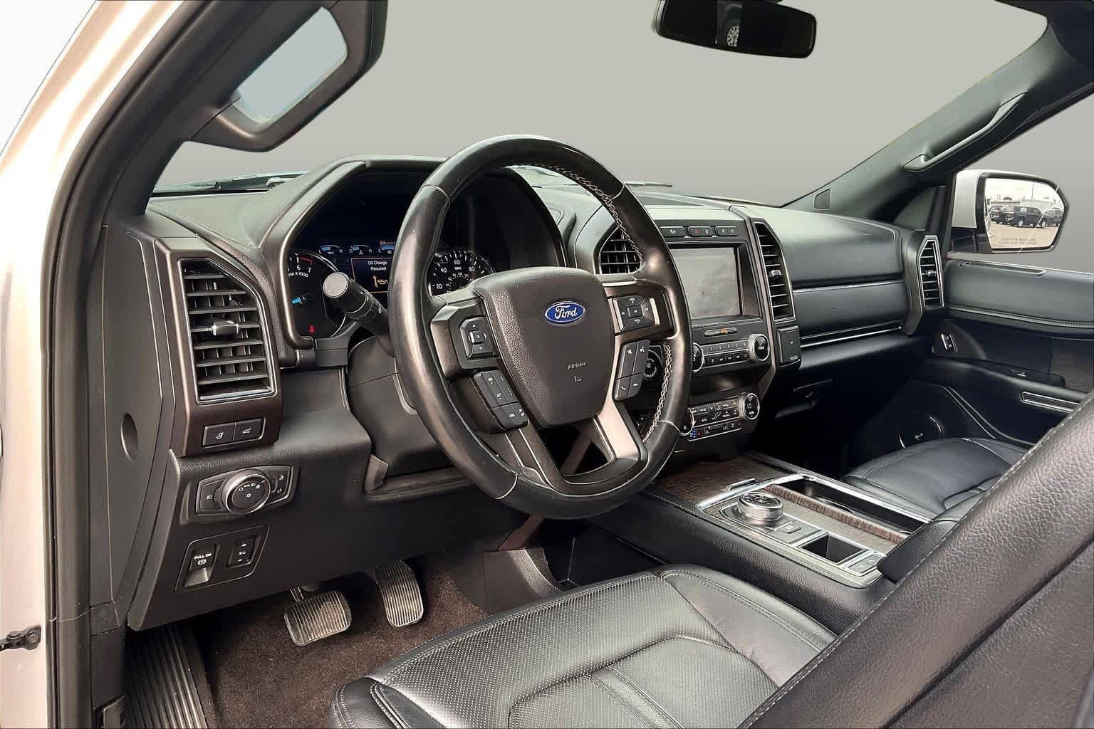 Used 2019 Ford Expedition Limited w/ Texas Edition Package RWD image 18
