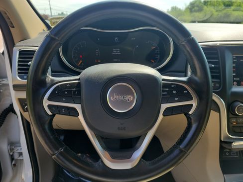 Used 2021 Jeep Grand Cherokee Laredo AWD/4WD image 21