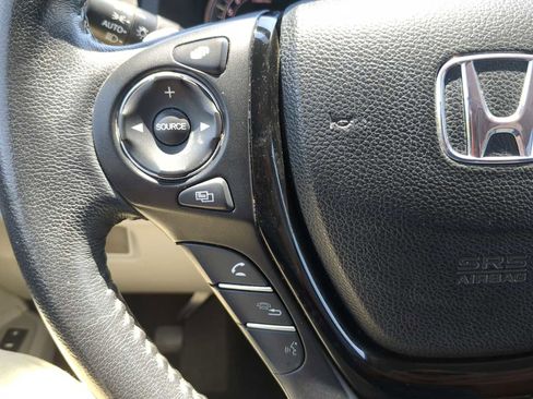 Used 2016 Honda Pilot Touring image 16