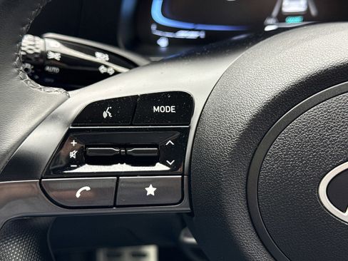 Certified 2025 Hyundai Elantra Sport image 20