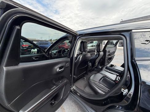 Used 2018 Jeep Compass Limited w/ Navigation Group AWD/4WD image 13