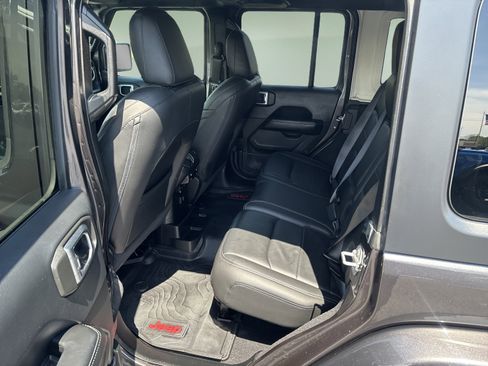 Used 2018 Jeep Wrangler Unlimited Sahara AWD/4WD image 21