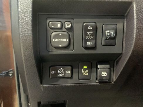 Used 2014 Toyota Tundra Platinum image 10