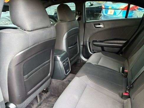 Used 2017 Dodge Charger SXT w/ Navigation & Travel Group image 18