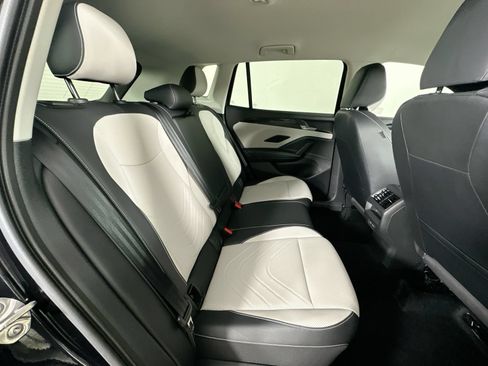 Certified 2025 Volkswagen Tiguan SE AWD/4WD image 39