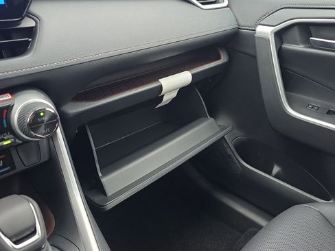 New 2025 Toyota RAV4 Limited image 31