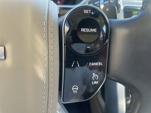 Used 2018 Land Rover Range Rover HSE image 18