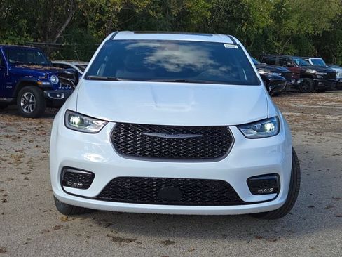 New 2026 Chrysler Pacifica Select FWD image 4