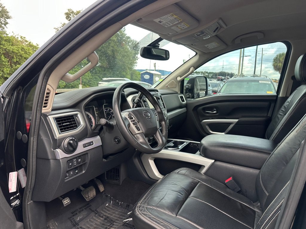 Used 2017 Nissan Titan PRO-4X w/ Pro-4x Convenience Package AWD/4WD image 4