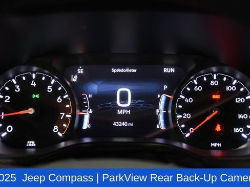 Used 2025 Jeep Compass Trailhawk AWD/4WD image 12