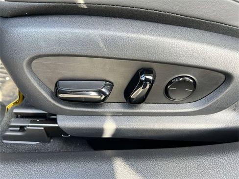 Used 2025 Lexus ES 350 w/ Premium Package image 10