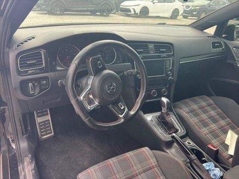 Used 2017 Volkswagen GTI SE FWD image 11