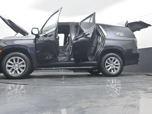Used 2025 Chevrolet Tahoe Premier AWD/4WD image 40