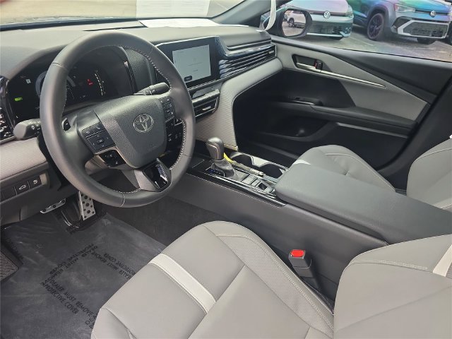 Used 2025 Toyota Camry SE w/ Convenience Package FWD image 15