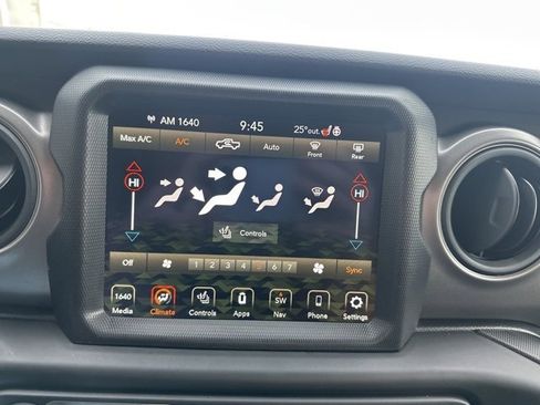 Used 2023 Jeep Gladiator Sport S image 26