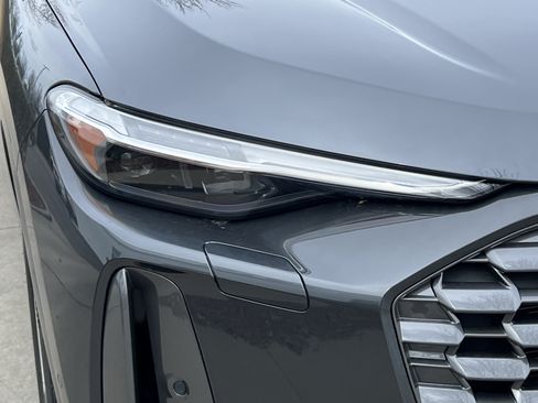 Certified 2025 Audi Q5 Premium AWD/4WD image 11