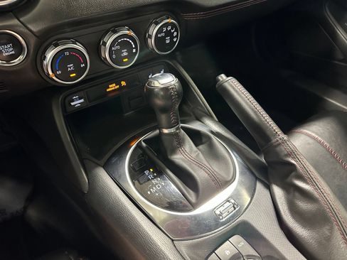 Used 2019 MAZDA MX-5 Miata RF Grand Touring RWD image 31