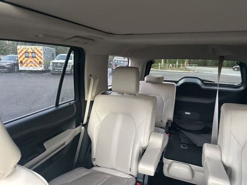 Used 2023 Ford Expedition Platinum image 30