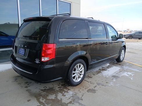 Used 2020 Dodge Grand Caravan SXT image 6