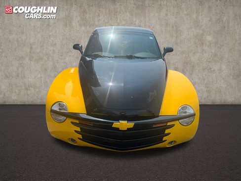 Used 2005 Chevrolet SSR w/ Preferred Equipment Group RWD image 9