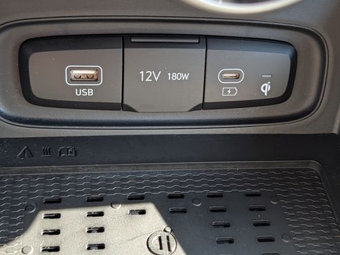 Certified 2026 Hyundai Venue SEL FWD image 33