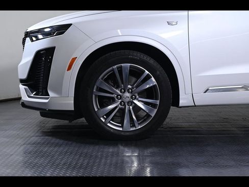 Used 2024 Cadillac XT6 Premium Luxury FWD image 23