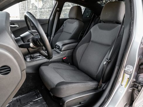 Used 2018 Dodge Charger SXT image 38