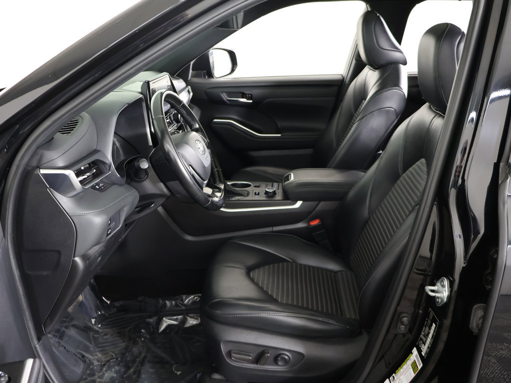 Used 2021 Toyota Highlander XSE AWD/4WD image 31