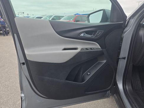 Used 2023 Chevrolet Equinox LT AWD/4WD image 12