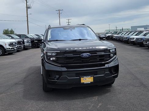 Certified 2025 Ford Expedition Active AWD/4WD image 5
