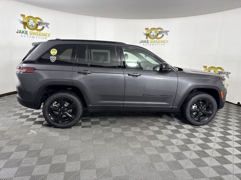 New 2025 Jeep Grand Cherokee Limited image 11