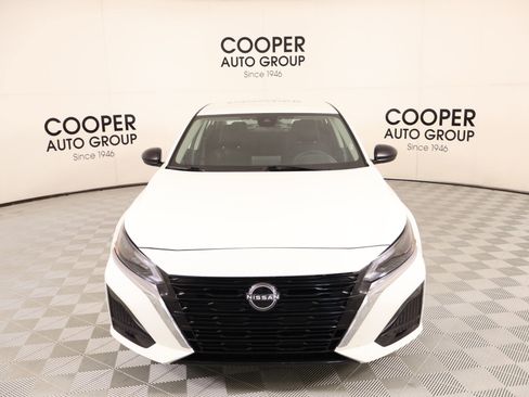 Used 2025 Nissan Altima 2.5 SV FWD image 8