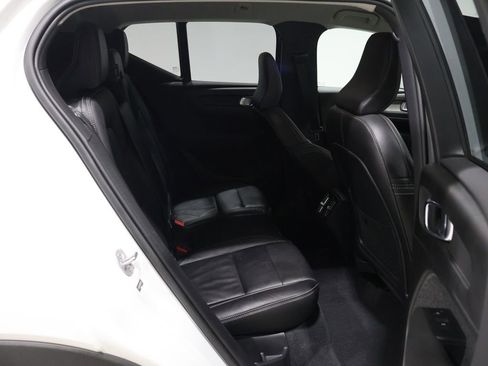 Used 2023 Volvo XC40 B5 Core image 21