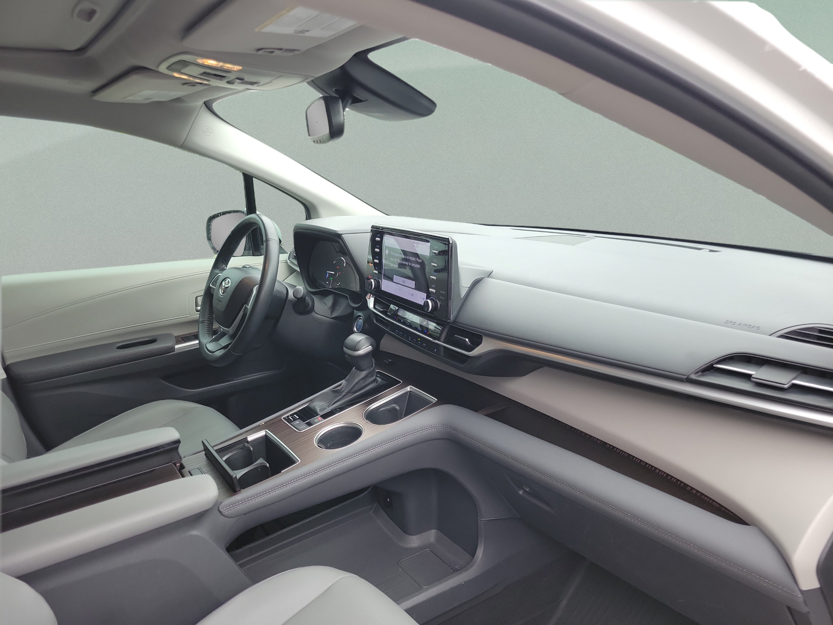 Certified 2024 Toyota Sienna XLE FWD image 26