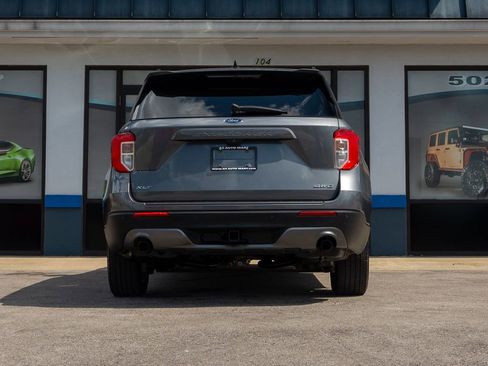Used 2022 Ford Explorer XLT w/ Equipment Group 202A image 7