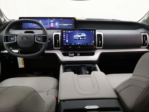 New 2026 Ford Expedition Active image 15