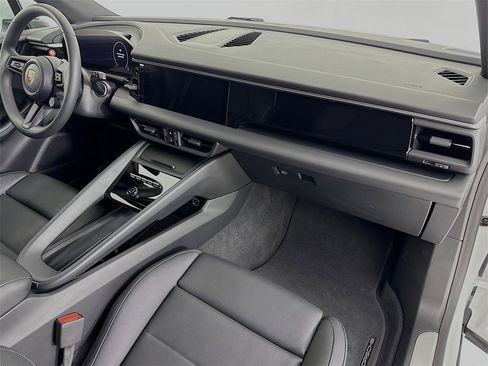 Used 2025 Porsche Macan Electric image 32