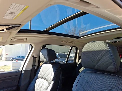 Used 2025 BMW X7 xDrive40i w/ Premium Package image 15