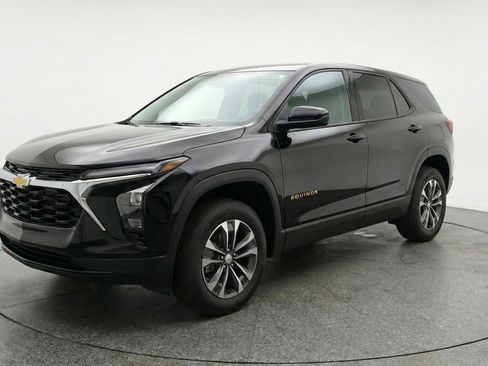 Used 2025 Chevrolet Equinox LT image 3