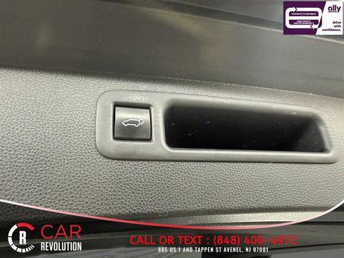 Used 2022 Toyota Highlander XLE image 9