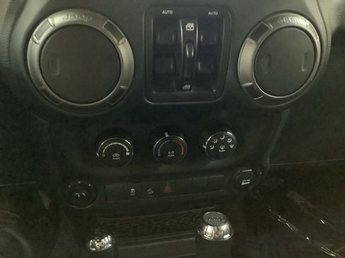 Used 2018 Jeep Wrangler Unlimited Sport S image 22
