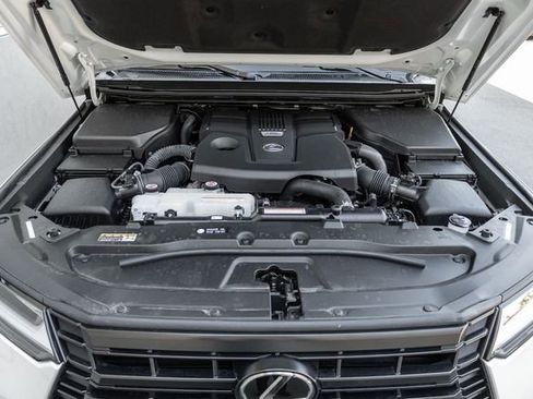 Used 2025 Lexus GX 550 w/ Accessory Package (2T) image 16