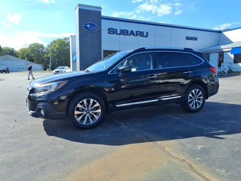 Used 2018 Subaru Outback 2.5i Touring AWD/4WD image 4