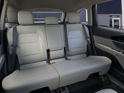 New 2026 Lincoln Nautilus Premier image 11