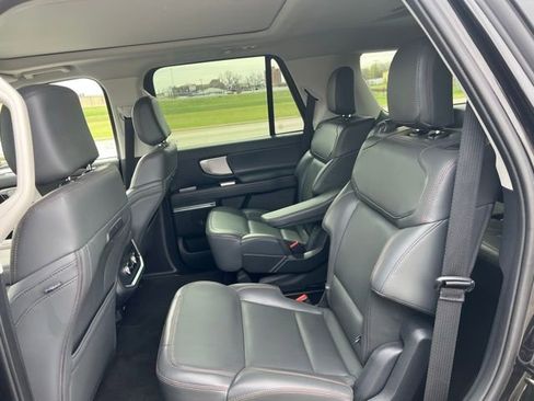 Used 2025 Ford Expedition Active image 11