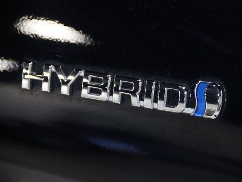 Used 2021 Toyota Prius LE FWD image 21